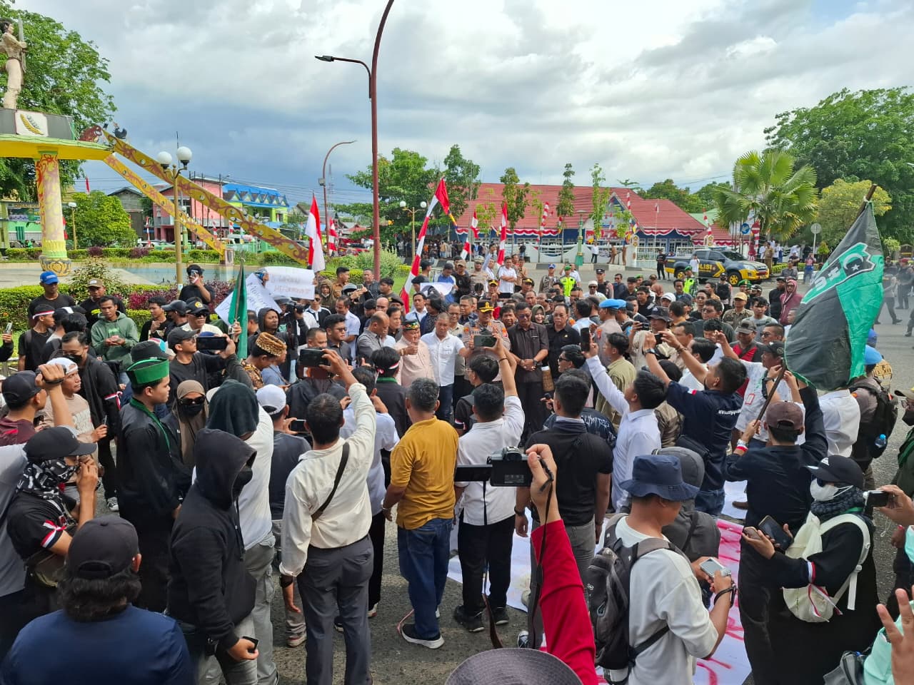 Ketua DPRD Beserta Unsur Pimpinan(Mendengar Aspirasi Demo (HMI)