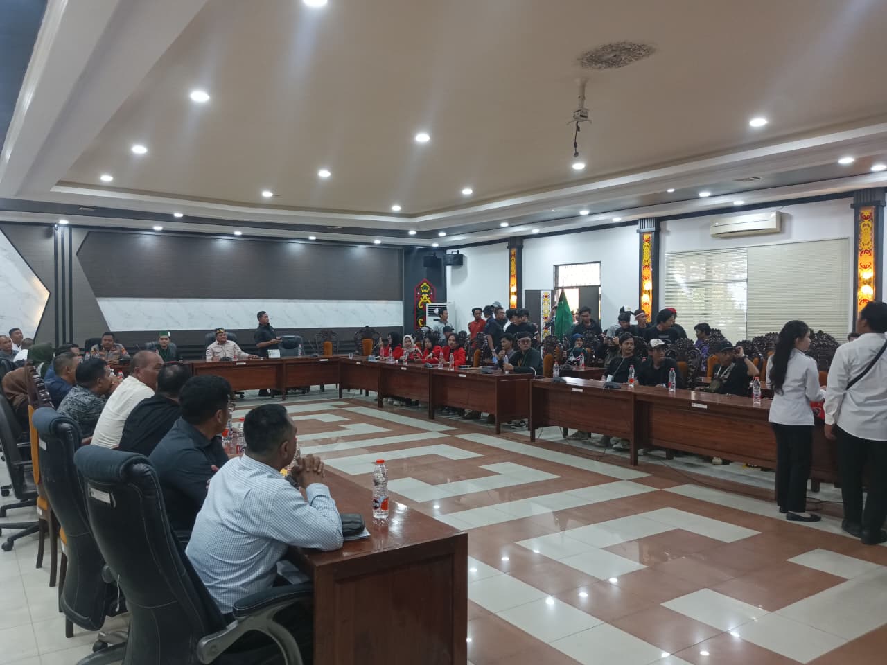 Ketua DPRD beserta Anggota DPRD Menerima Penyampaian aspirasi demo HMI di Ruang Rapat Gabungan berlangsung dengan aman, tertib, dan selesai sesuai harapan